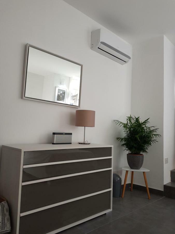 Duplex Maisonette With Heated P-Pool And Jacuzzi سانت جوليان المظهر الخارجي الصورة
