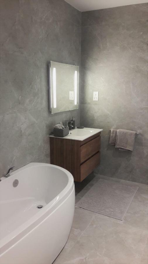 Duplex Maisonette With Heated P-Pool And Jacuzzi سانت جوليان المظهر الخارجي الصورة