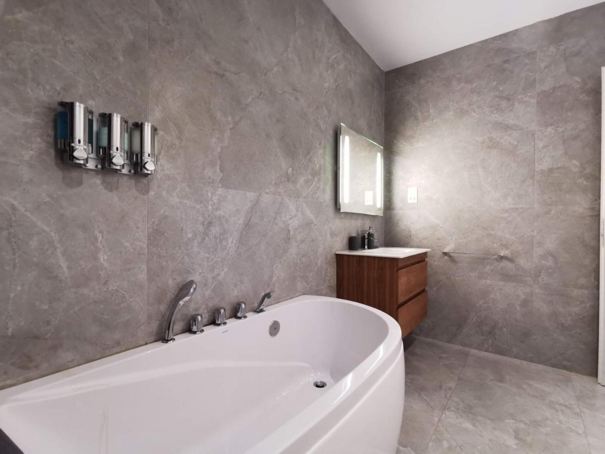 Duplex Maisonette With Heated P-Pool And Jacuzzi سانت جوليان المظهر الخارجي الصورة